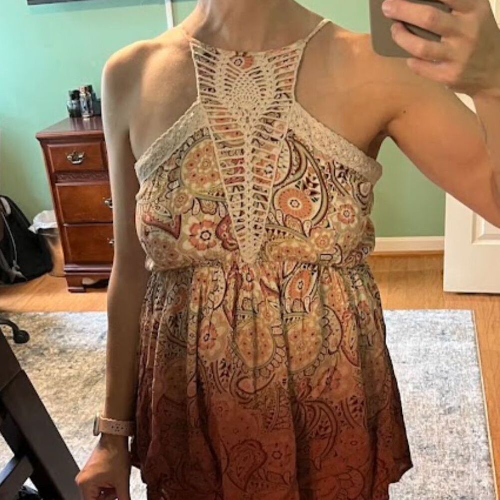 Gimmicks by BKE paisley print / high-neck crochet halter top - Size S